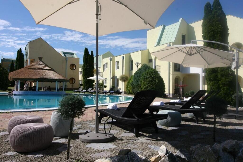 Mediterran Apartman With Pool Шіофок Екстер'єр фото