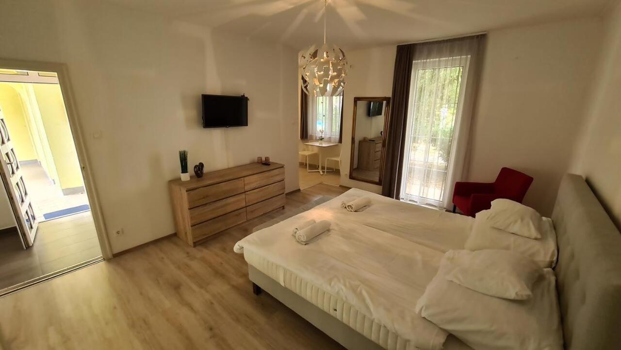 Mediterran Apartman With Pool Шіофок Екстер'єр фото